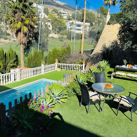 Spacious On Golf Course אלתיאה