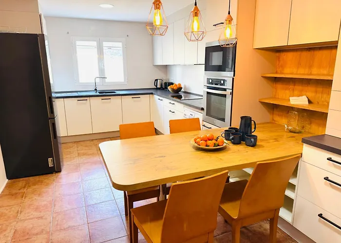 Spacious On Golf Course 샬레 알테아