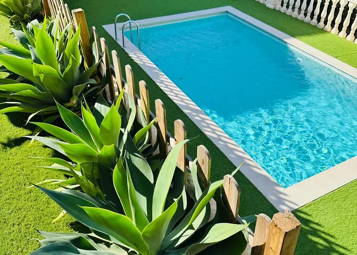 Spacious On Golf Course 샬레